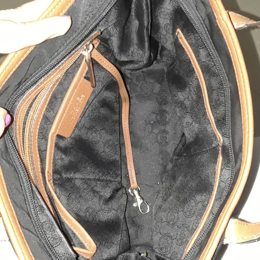 Small MICHAEL KORS HANDBAG - Picture 4 of 5